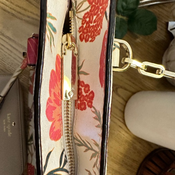 Kate Spade Kingston Drive Vivian Blossom bag and a cream wallet - Picture 11 of 16